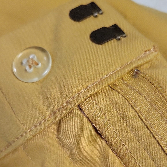 Old Navy Women's Golden Khakis - Picture 6 of 12